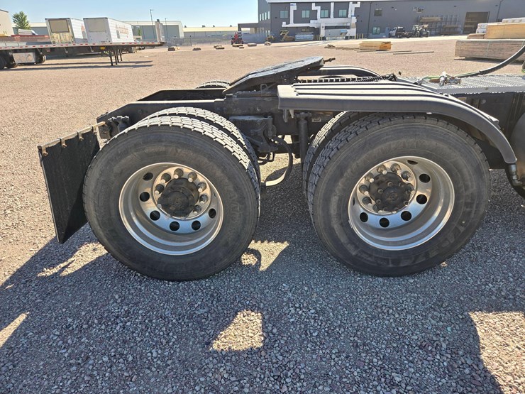 2018-peterbilt-579-image-24