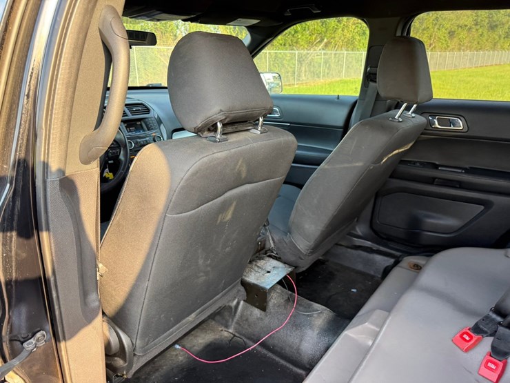 2018-ford-explorer-image-48