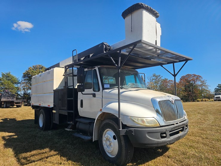 2005-international-durastar-4300-image-19