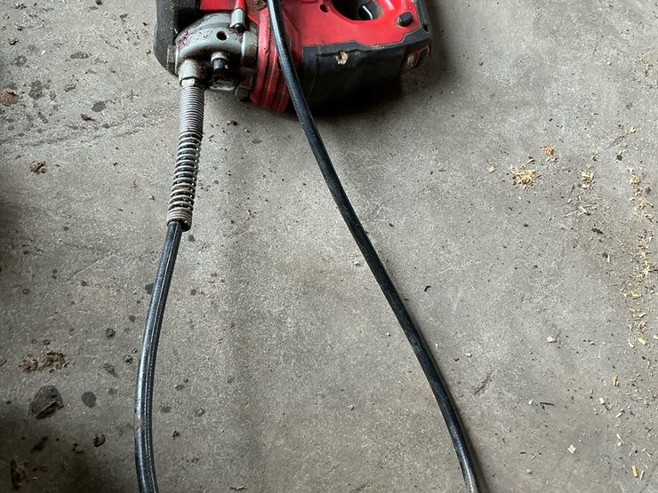#113-•-milwaukee-m18-cordless-grease-gun-,-4-1/2"-angle-grinder),-rapid-charger-&-xc-5.0-battery-image-7