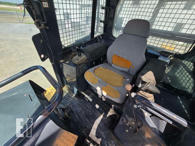 2008-deere-750j-image-15