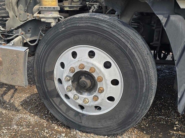 2018-freightliner-cascadia-125-image-21