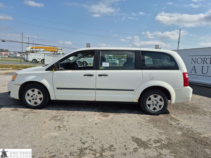 2010-dodge-grand-caravan-image-8