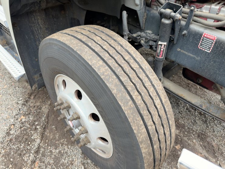 2018-mack-pinnacle-cxu613-image-12