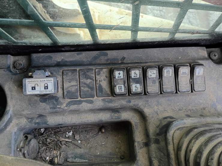 2017-takeuchi-tl12v2-image-28