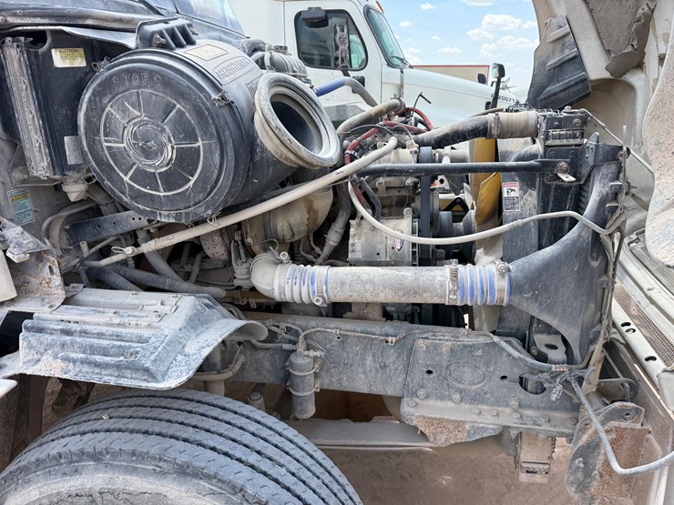 2007-freightliner-columbia-120-image-17