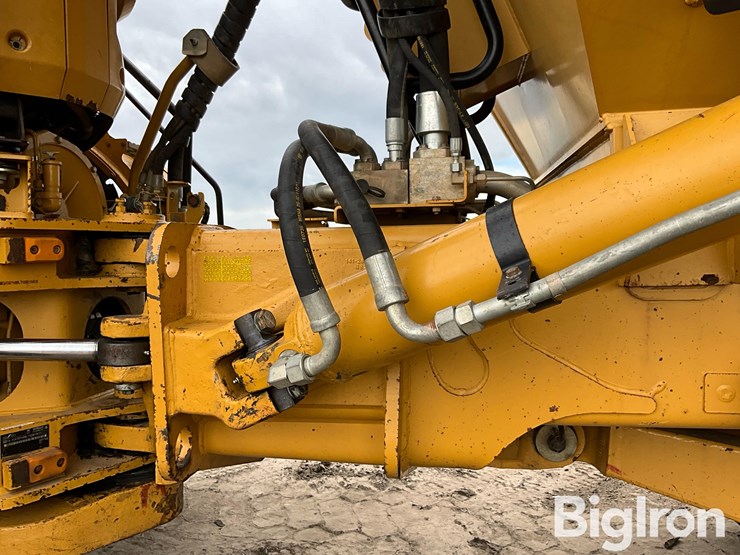 2013-caterpillar-740b-image-12