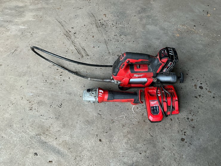 #113-•-milwaukee-m18-cordless-grease-gun-,-4-1/2"-angle-grinder),-rapid-charger-&-xc-5.0-battery-image-1