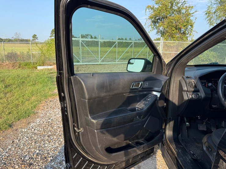 2018-ford-explorer-image-49
