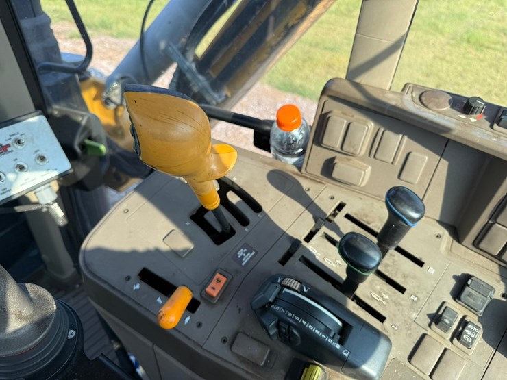 2017-john-deere-6110m-image-93