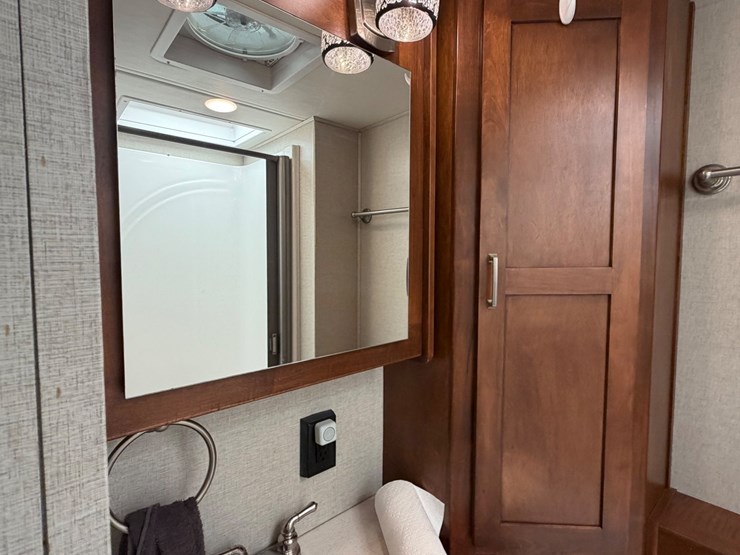 2018-ford-f550-image-46