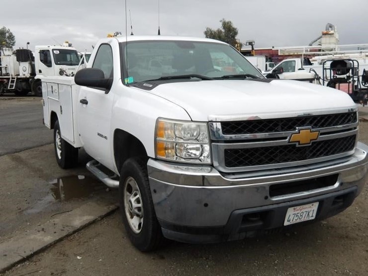 2013-chevrolet-silverado-2500-image-3