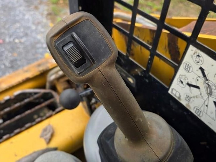 2012-caterpillar-259b3-image-50