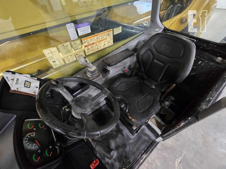 2019-caterpillar-tl1255d-image-13