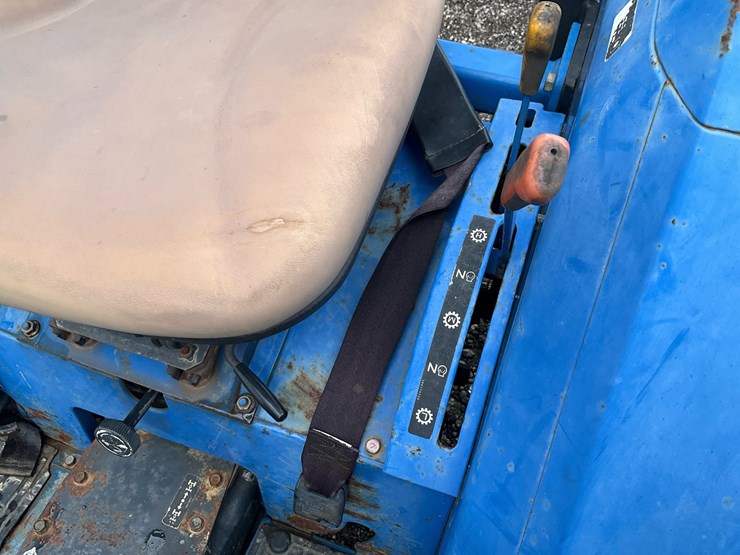 new-holland-t1520-image-24