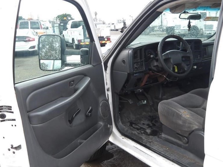 2006-chevrolet-silverado-2500-image-17