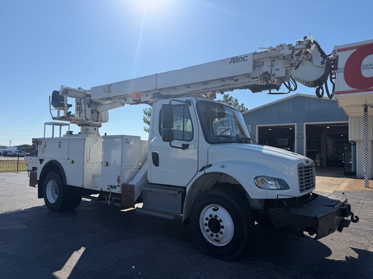 2019-freightliner-m2-106-image-4