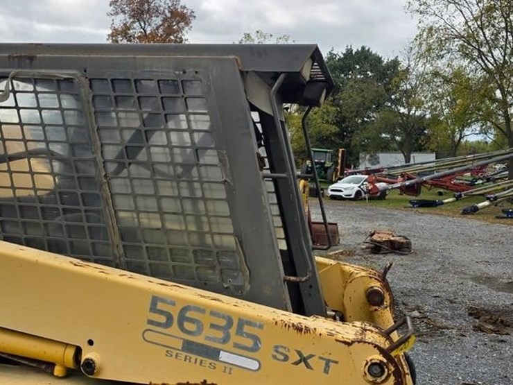 2003-gehl-5635sxt-ii-image-10
