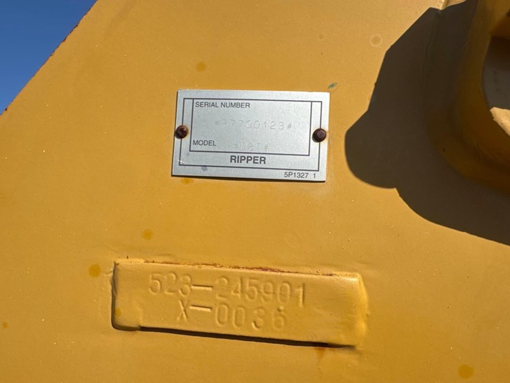 2019-caterpillar-d8t-image-23
