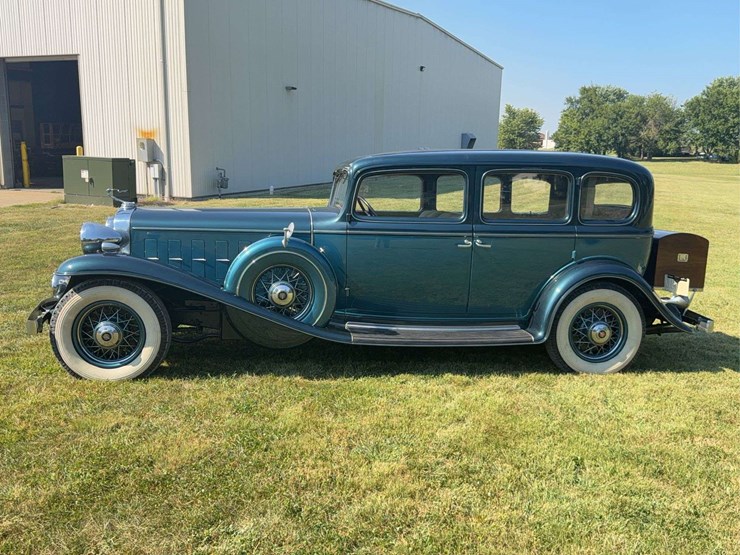 1932-cadillac-v-16-fleetwood-image-2