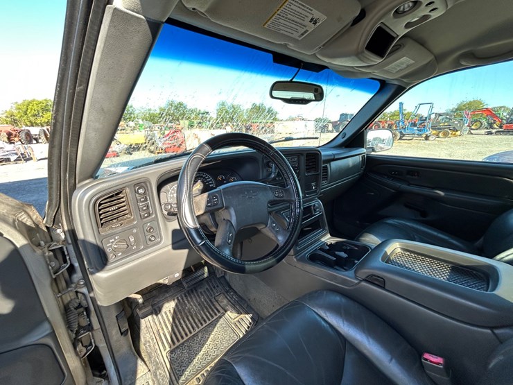 2004-chevrolet-1500-image-13