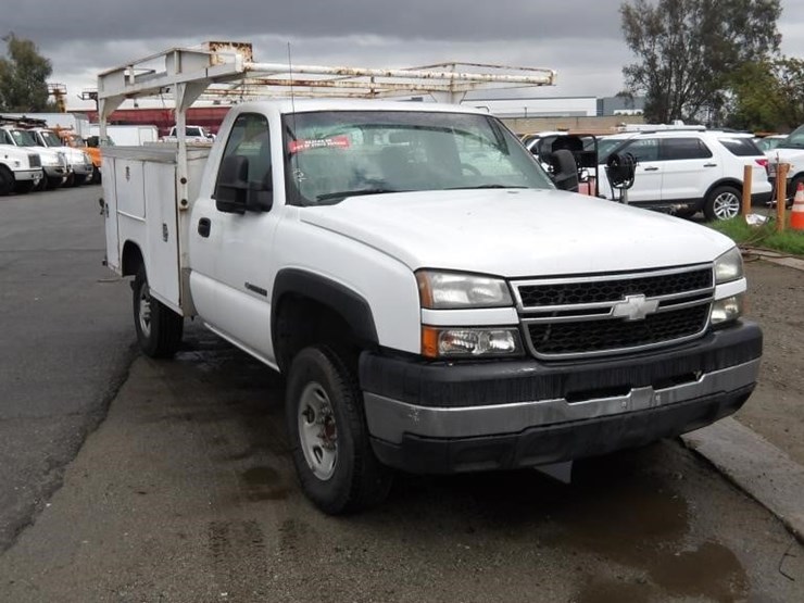 2006-chevrolet-silverado-2500-image-3