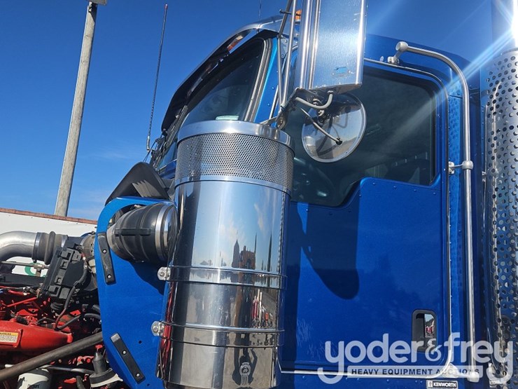 2016-kenworth-w900-image-37