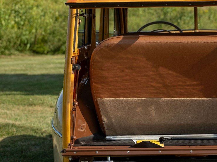 1947-ford-super-deluxe-woody-wagon-image-92