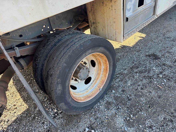 2016-ford-f550-image-30