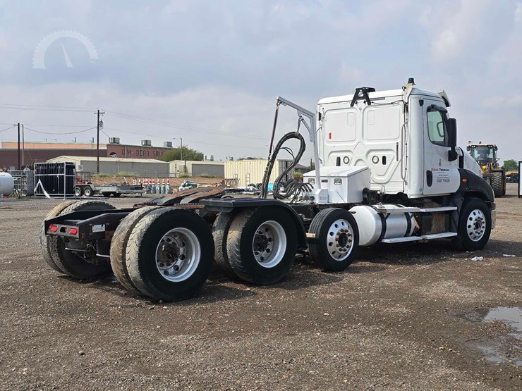 2018-freightliner-cascadia-125-image-3