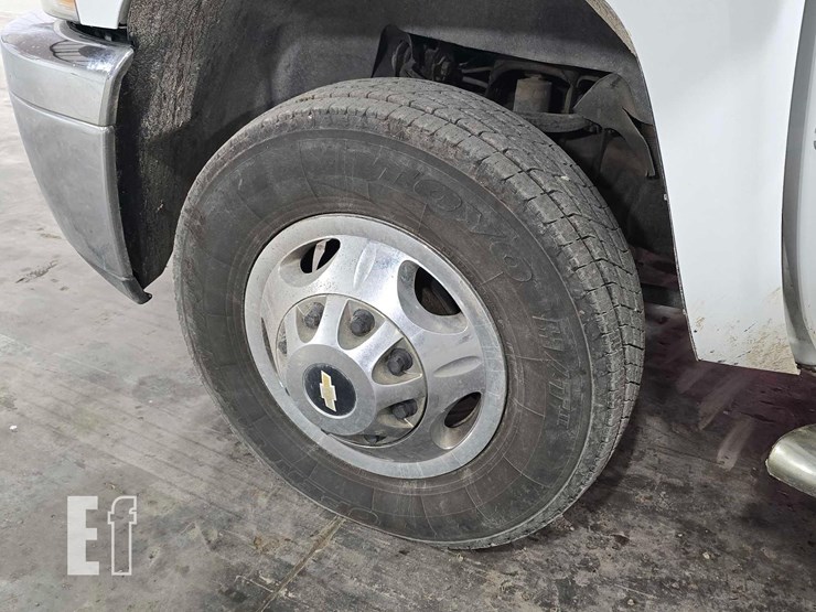 2013-chevrolet-silverado-3500hd-image-19