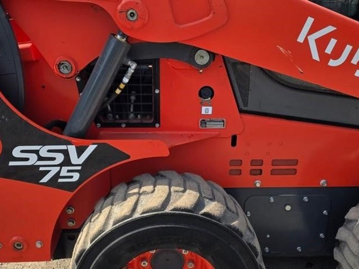 2025-kubota-ssv75-image-15