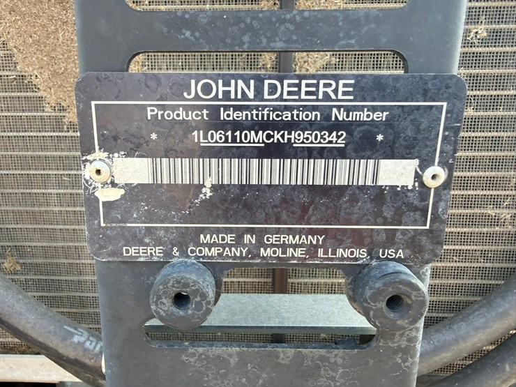 2017-john-deere-6110m-image-107