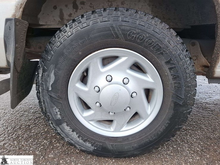 2011-ford-cargo-image-18