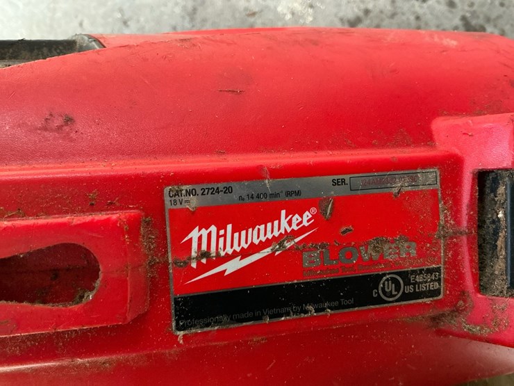 #110-•-milwaukee-m18-fuel-16"-cordless-chainsaw-&-handheld-blower-lot-image-14