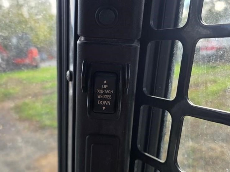 2018-bobcat-s550-image-49