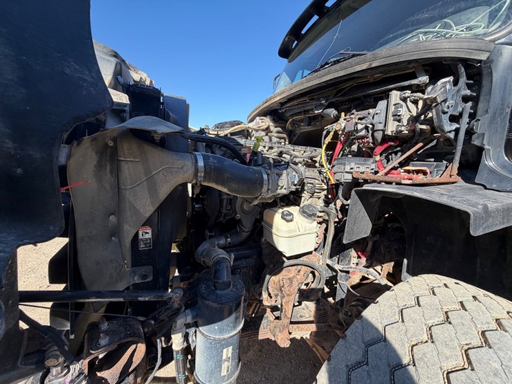2016-freightliner-114sd-image-58