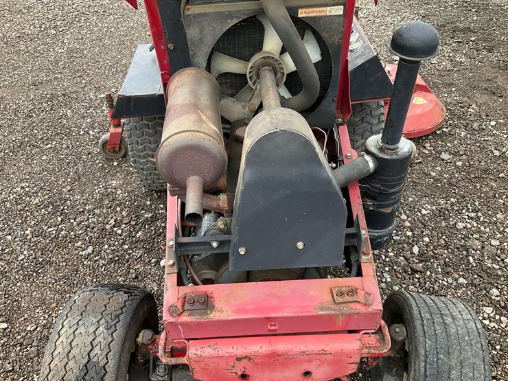 toro-groundsmaster-325d-image-12