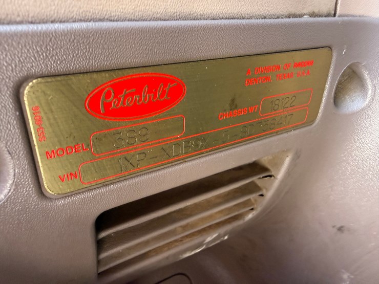 2008-peterbilt-389-image-25