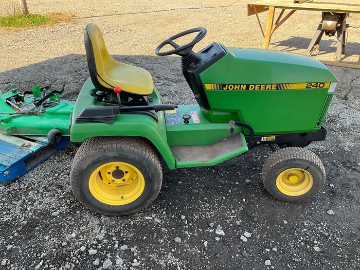 john-deere-240-image-5