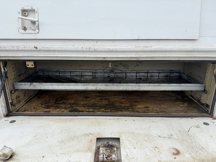 2013-ford-f550-xl-image-18