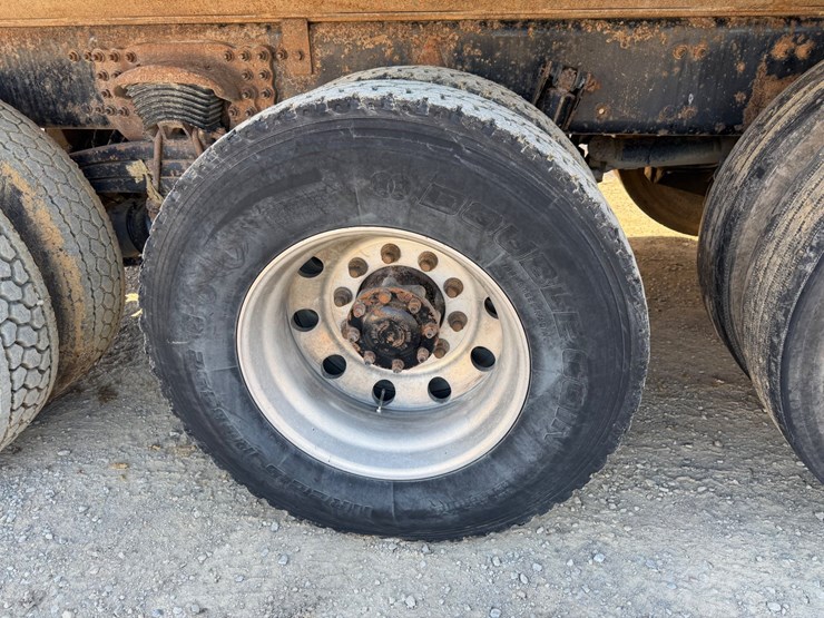 2016-freightliner-114sd-image-25