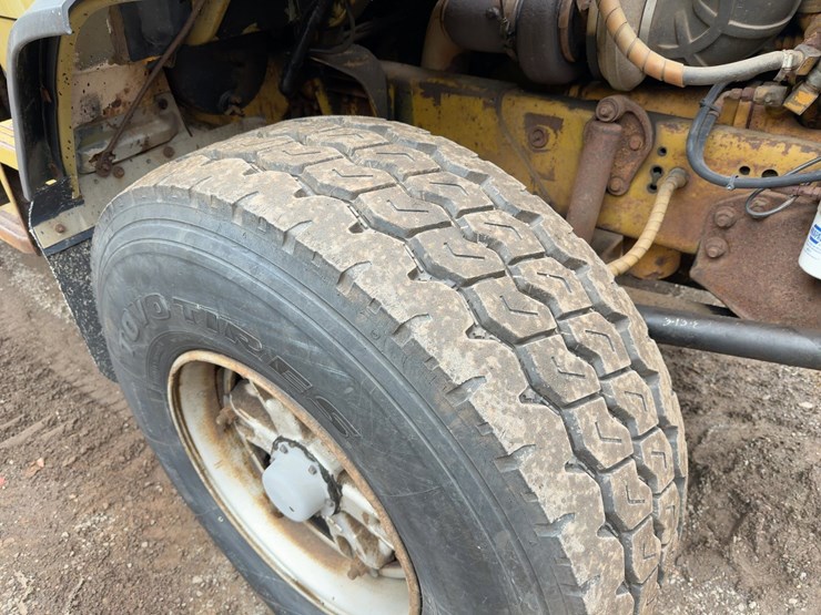 1990-ford-l9000-image-11