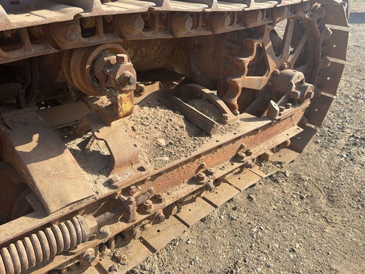 caterpillar-thirty-image-12