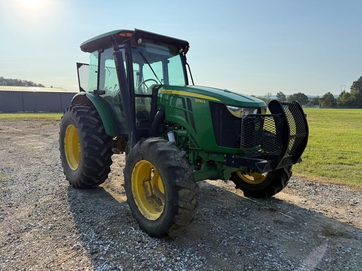 2019-john-deere-5090e-image-2