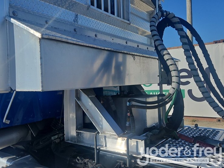 2016-kenworth-w900-image-48