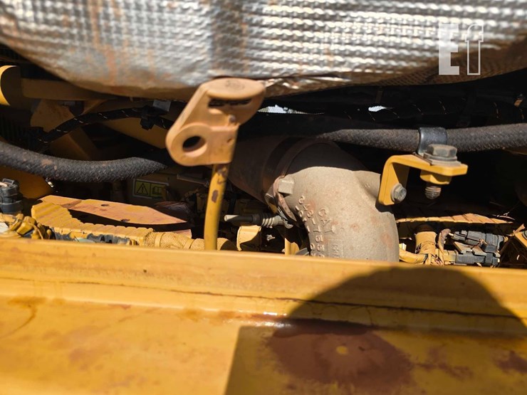 2016-caterpillar-d6t-xl-image-44