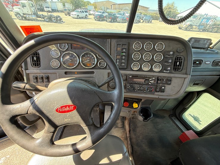 2020-peterbilt-389-image-6