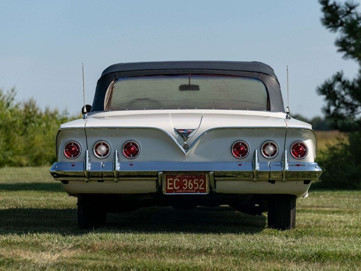 1961-chevrolet-impala-convertible-unrestored-original-image-12