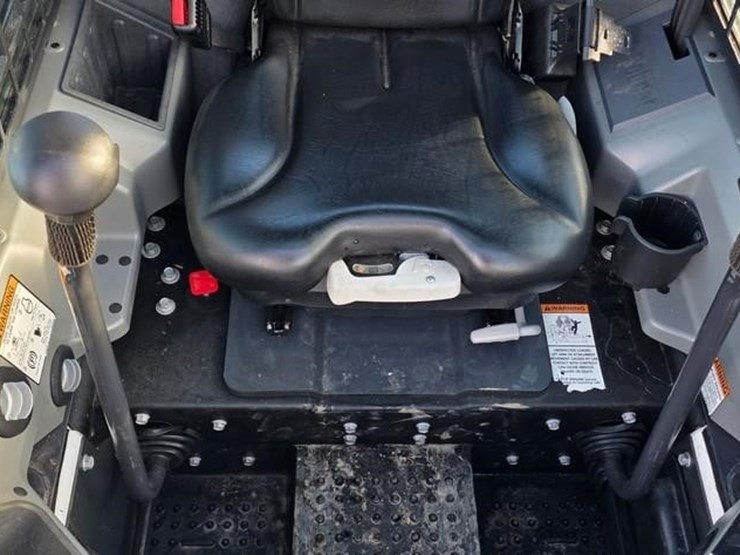 2018-bobcat-s550-image-44